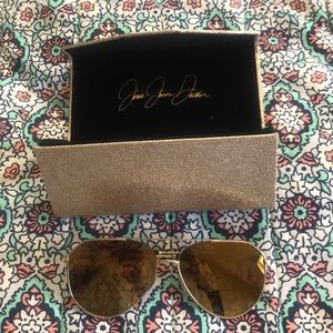 Jessie Decker aviators